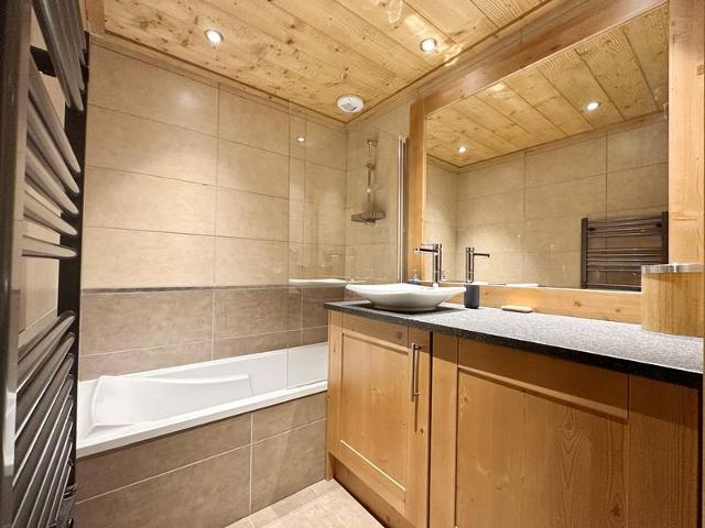 Charming 2-Bedroom Apartment with Terrace, Heart of Samoëns, Ski Bus 50m FR-1-624-16 - Samoëns