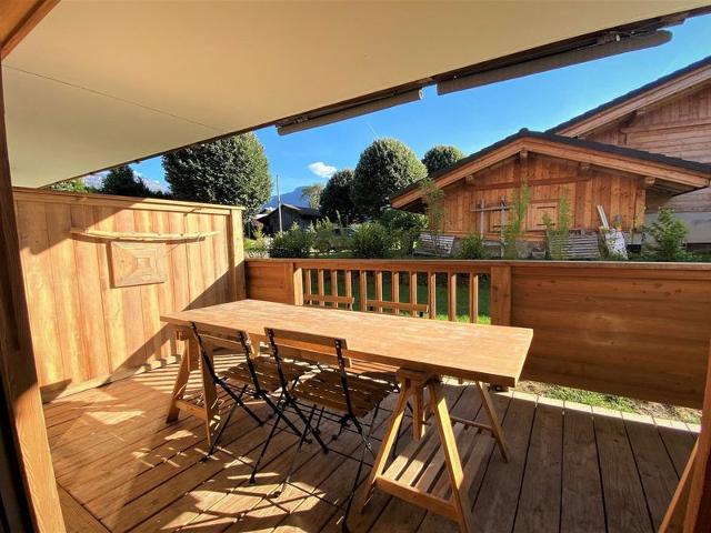 Charming 2-Bedroom Apartment with Terrace, Heart of Samoëns, Ski Bus 50m FR-1-624-16 - Samoëns