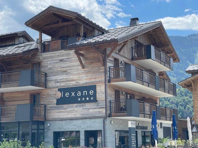Charming 2-Bedroom Apartment with Terrace, Heart of Samoëns, Ski Bus 50m FR-1-624-16 - Samoëns