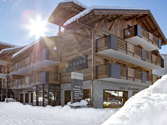 Charming 2-Bedroom Apartment with Terrace, Heart of Samoëns, Ski Bus 50m FR-1-624-16 - Samoëns