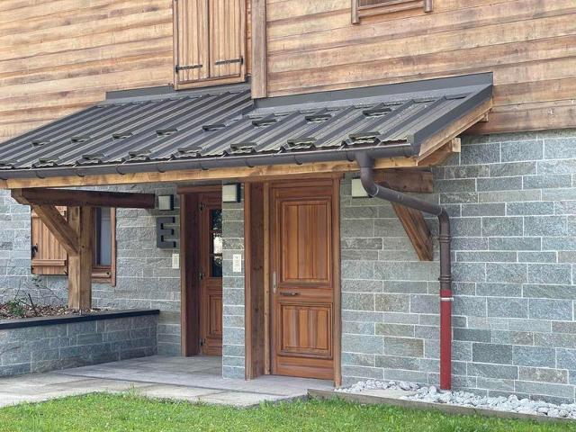 Charming 2-Bedroom Apartment with Terrace, Heart of Samoëns, Ski Bus 50m FR-1-624-16 - Samoëns