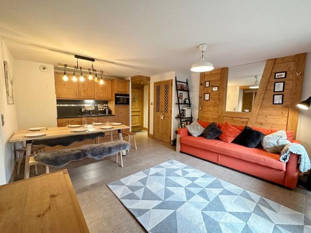 Charming 2-Bedroom Apartment with Terrace, Heart of Samoëns, Ski Bus 50m FR-1-624-16 - Samoëns
