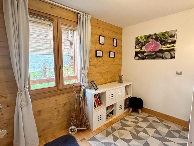 Charming 2-Bedroom Apartment with Terrace, Heart of Samoëns, Ski Bus 50m FR-1-624-16 - Samoëns