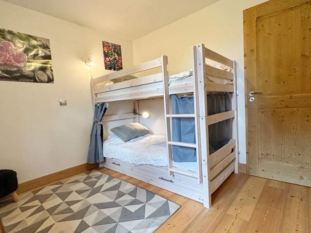 Charming 2-Bedroom Apartment with Terrace, Heart of Samoëns, Ski Bus 50m FR-1-624-16 - Samoëns