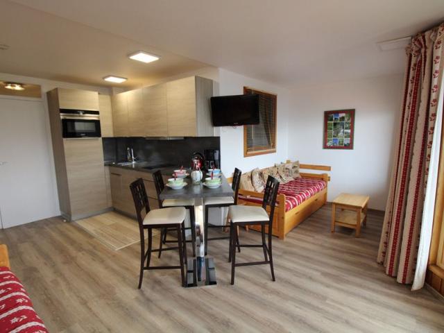 Charming Apartment in Avoriaz - Village des Dromonts, Sleeps 5, 42m² with South-West Balcony FR-1-633-5 - Avoriaz
