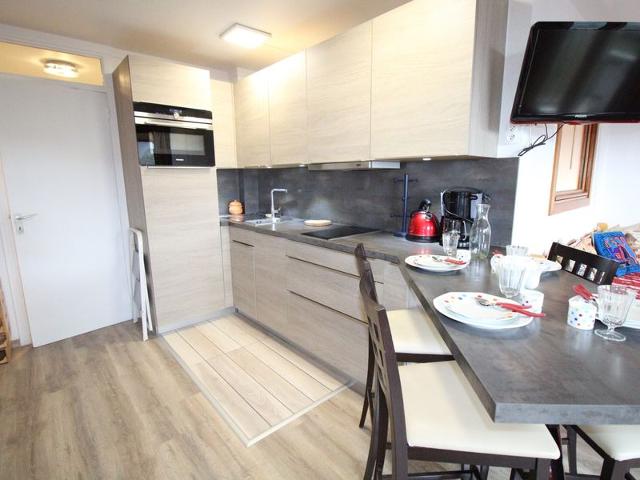 Charming Apartment in Avoriaz - Village des Dromonts, Sleeps 5, 42m² with South-West Balcony FR-1-633-5 - Avoriaz