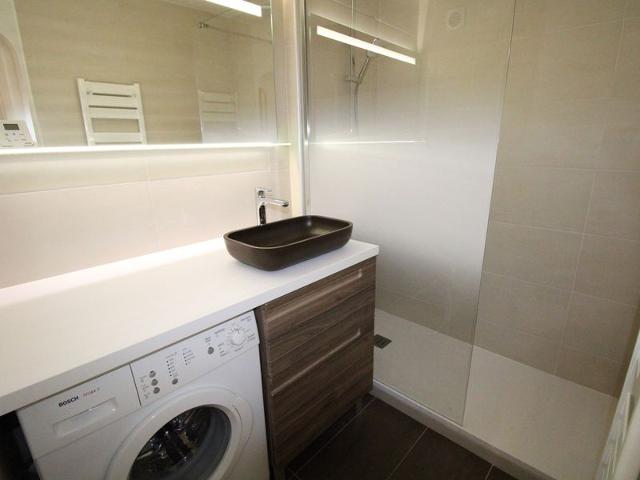 Charming Apartment in Avoriaz - Village des Dromonts, Sleeps 5, 42m² with South-West Balcony FR-1-633-5 - Avoriaz