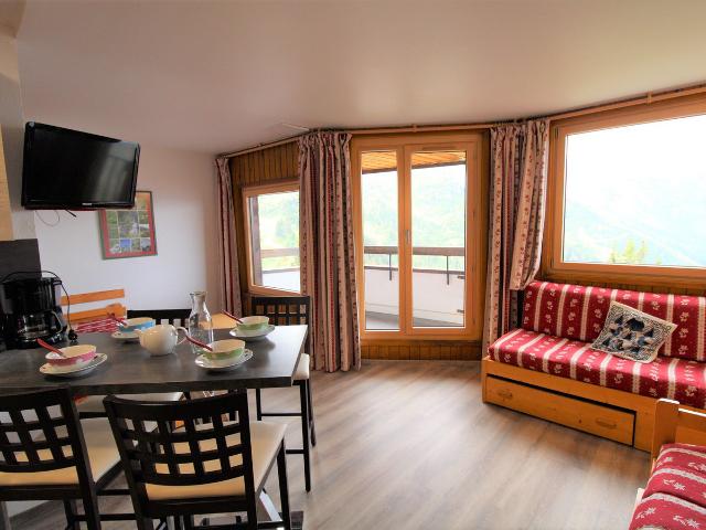 Charming Apartment in Avoriaz - Village des Dromonts, Sleeps 5, 42m² with South-West Balcony FR-1-633-5 - Avoriaz