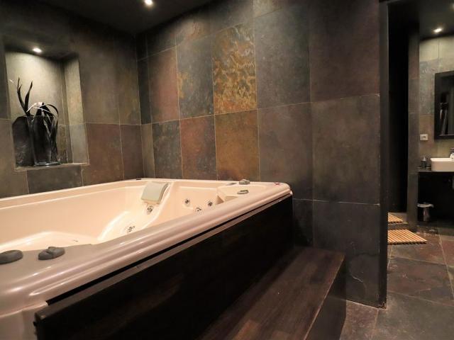 Luxurious Apartment with Sauna, Jacuzzi, and Central Location in Avoriaz - Sleeps 8 FR-1-633-13 - Avoriaz