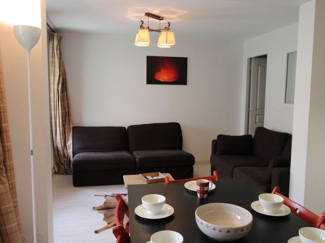 Avoriaz - Hauts Forts: 6-Person Apartment with Terrace, Ski Locker, and Modern Amenities FR-1-633-8 - Avoriaz