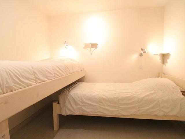 Avoriaz - Hauts Forts: 6-Person Apartment with Terrace, Ski Locker, and Modern Amenities FR-1-633-8 - Avoriaz
