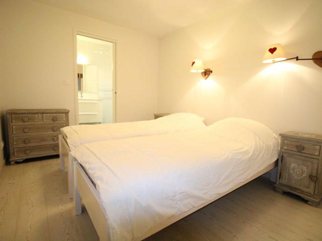 Avoriaz - Hauts Forts: 6-Person Apartment with Terrace, Ski Locker, and Modern Amenities FR-1-633-8 - Avoriaz