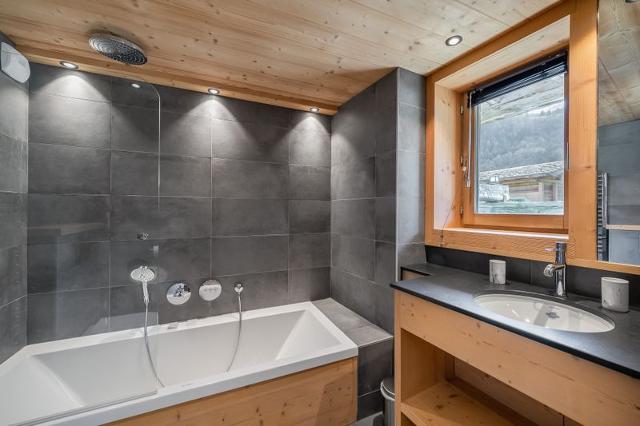 CHALET HORS PISTE - Méribel Village 1400