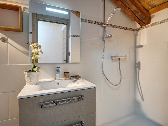 Sauna et jacuzzi pour cet apt en duplex dans chalet proche navette - Morzine