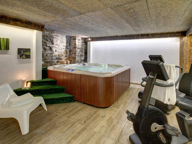 Sauna et jacuzzi pour cet apt en duplex dans chalet proche navette - Morzine