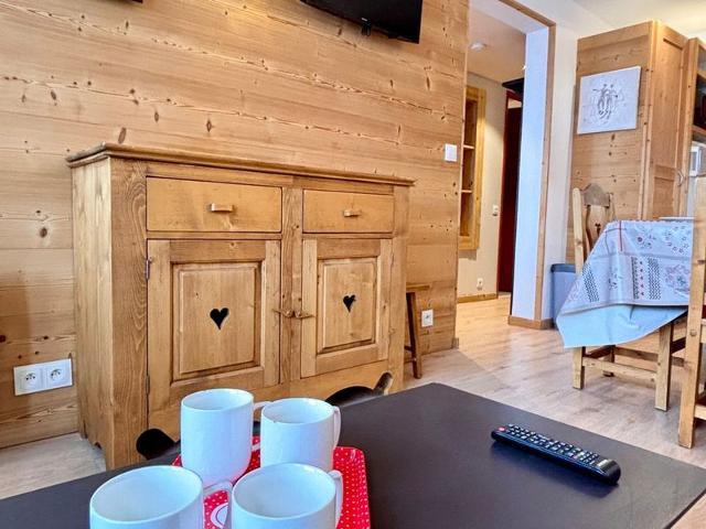 Cozy 3-Room Apartment for 7, Near Slopes, Shops & Ski School, 2 Balconies, Parking FR-1-634-10 - Avoriaz