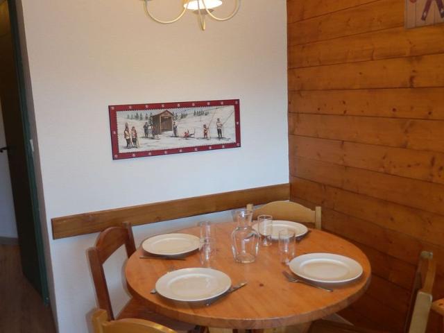 Cozy South-Facing Apartment for 4, Near Ski Lifts and Shops in Avoriaz FR-1-634-49 - Avoriaz