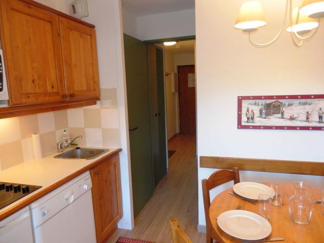 Cozy South-Facing Apartment for 4, Near Ski Lifts and Shops in Avoriaz FR-1-634-49 - Avoriaz