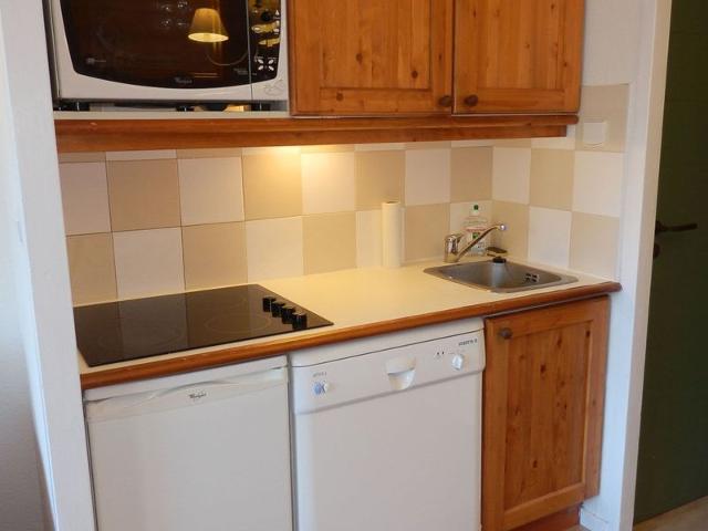Cozy South-Facing Apartment for 4, Near Ski Lifts and Shops in Avoriaz FR-1-634-49 - Avoriaz
