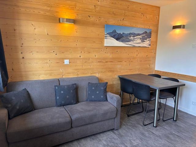 Renovated Studio with Balcony, Central Location, Sleeps 4, Near Shops & Lifts FR-1-634-31 - Avoriaz