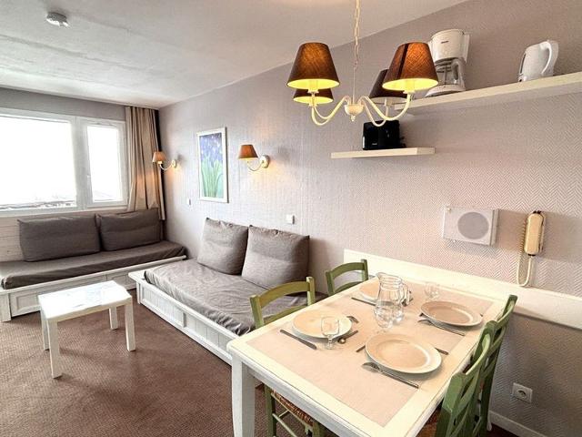 2-Room Apartment with Balcony, Ski-In/Ski-Out, Near Shops, Quiet Area FR-1-634-38 - Avoriaz