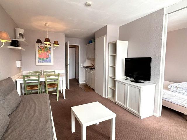 2-Room Apartment with Balcony, Ski-In/Ski-Out, Near Shops, Quiet Area FR-1-634-38 - Avoriaz