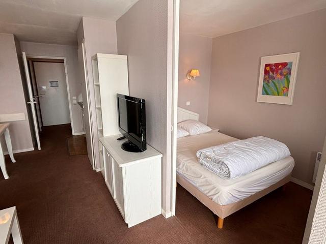 2-Room Apartment with Balcony, Ski-In/Ski-Out, Near Shops, Quiet Area FR-1-634-38 - Avoriaz