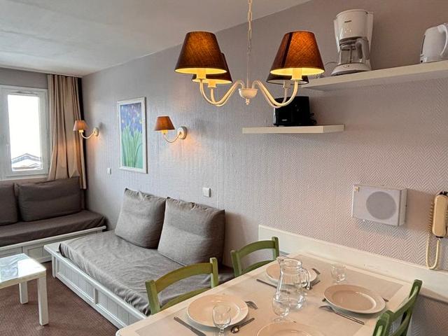 2-Room Apartment with Balcony, Ski-In/Ski-Out, Near Shops, Quiet Area FR-1-634-38 - Avoriaz