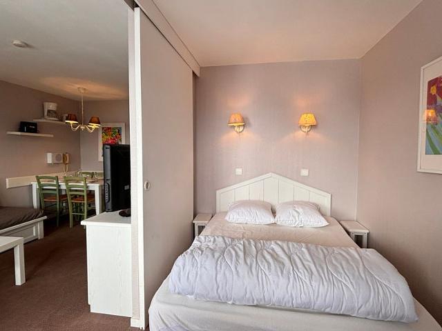 2-Room Apartment with Balcony, Ski-In/Ski-Out, Near Shops, Quiet Area FR-1-634-38 - Avoriaz