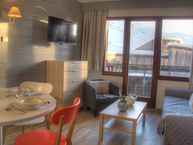 Cozy 1-Bed Apartment for 4 with South-Facing Balcony, Close to Shops and Ski Lifts FR-1-634-33 - Avoriaz