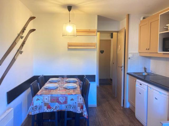 Cozy Studio Cabin for 4 | South-West Balcony | Near Lifts & Shops | Linens & Cleaning Included FR-1-634-34 - Avoriaz