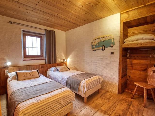 Renovated Farmhouse in Morillon - Sauna, Terrace, 3 Bedrooms FR-1-642-10 - Morillon Village