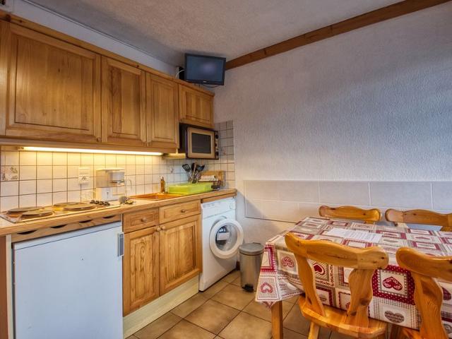 Cozy 1-Bedroom Apartment with Mountain Nook, Terrace, Ski-in/Ski-out Access, Sleeps 4 FR-1-642-50 - Morillon Village