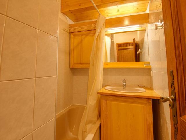 Cozy 1-Bedroom Apartment with Mountain Nook, Terrace, Ski-in/Ski-out Access, Sleeps 4 FR-1-642-50 - Morillon Village