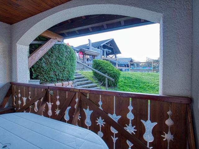 Cozy 1-Bedroom Apartment with Mountain Nook, Terrace, Ski-in/Ski-out Access, Sleeps 4 FR-1-642-50 - Morillon Village