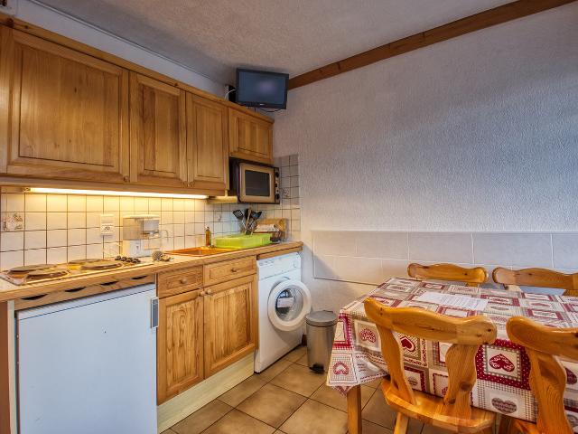 Cozy 1-Bedroom Apartment with Mountain Nook, Terrace, Ski-in/Ski-out Access, Sleeps 4 FR-1-642-50