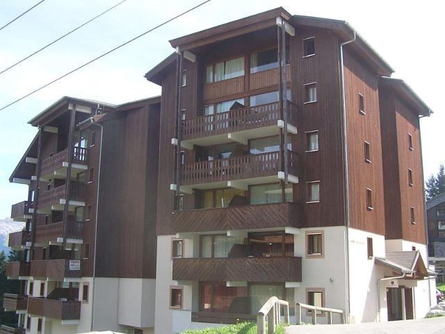 Ski-In/Ski-Out: Cosy Apartment for 6 with Balcony near Children's Area FR-1-642-24 - Morillon 1100 Les Esserts