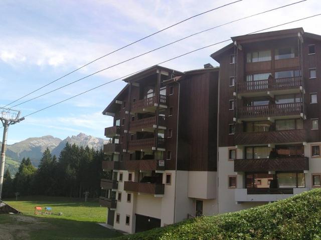 Ski-In/Ski-Out: Cosy Apartment for 6 with Balcony near Children's Area FR-1-642-24 - Morillon 1100 Les Esserts