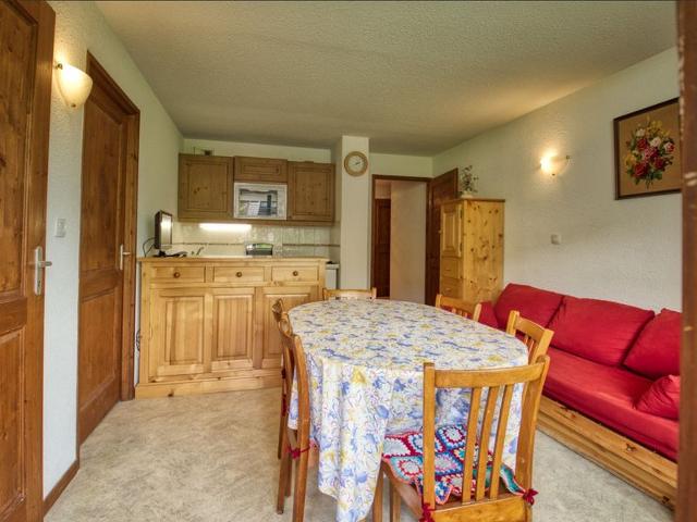 Ski-In/Ski-Out: Cosy Apartment for 6 with Balcony near Children's Area FR-1-642-24 - Morillon 1100 Les Esserts