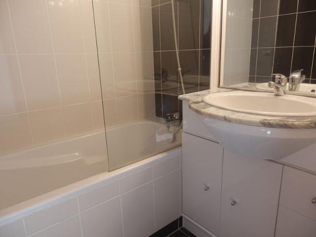 Ski-in/Ski-out Modern Apartment for 8 with Mountain Views, Near Shops & Restaurants FR-1-634-9 - Avoriaz