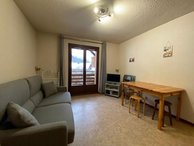 Cozy Studio for 4 Near Gondola with Balcony, WiFi & Ski Locker in Morillon FR-1-642-30