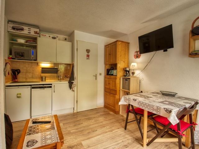 Charming 1-Bedroom Apartment with Mountain Corner, Ski Access, and West-Facing Balcony FR-1-642-45 - Morillon 1100 Les Esserts