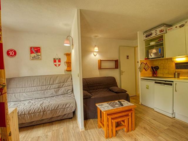 Charming 1-Bedroom Apartment with Mountain Corner, Ski Access, and West-Facing Balcony FR-1-642-45 - Morillon 1100 Les Esserts