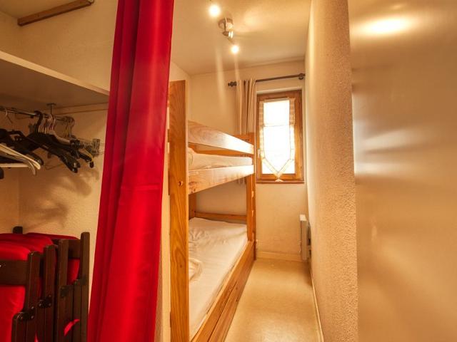 Charming 1-Bedroom Apartment with Mountain Corner, Ski Access, and West-Facing Balcony FR-1-642-45 - Morillon 1100 Les Esserts