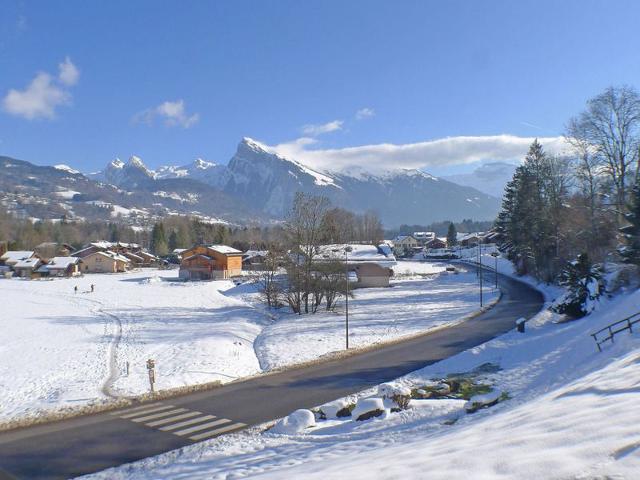 Cozy apartment with balcony, parking, and pets allowed FR-1-629-90 - Morillon Village