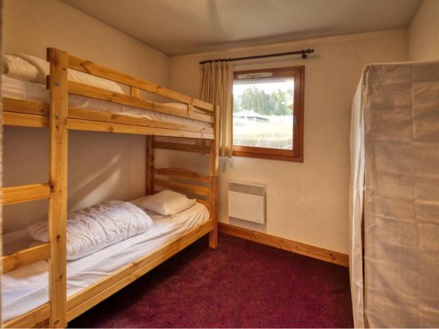 Spacious 4-Bedroom Mountain Apartment, Ski-In/Ski-Out, Sleeps 10 FR-1-642-4 - Morillon 1100 Les Esserts