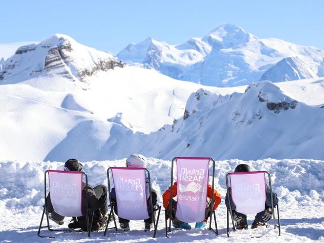 Spacious 4-Bedroom Mountain Apartment, Ski-In/Ski-Out, Sleeps 10 FR-1-642-4 - Morillon 1100 Les Esserts
