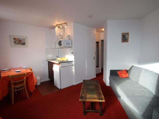 Cozy Apartment for 3 in Avoriaz - Village des Dromonts - Ski-in/Ski-out - Modern Amenities FR-1-633-40 - Avoriaz