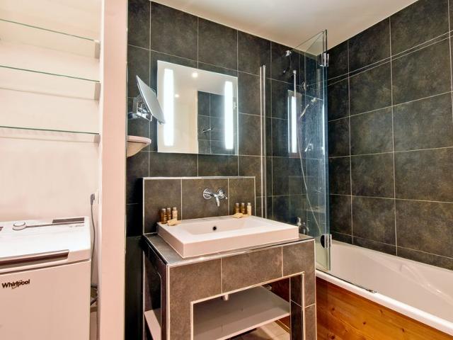 Luxury Courchevel 1850 Apartment: 2 BR, Ski Lockers, Parking, Concierge Services FR-1-613A-7 - Courchevel 1850