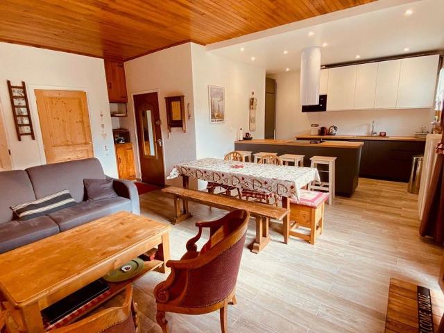 Renovated apartment near slopes with terrace and parking, 3 br, 8 ppl FR-1-459-185 - La Clusaz